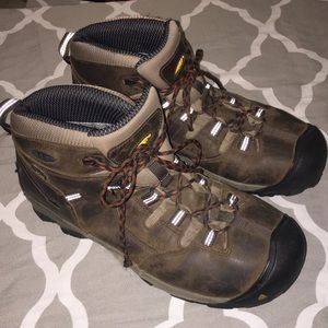Men’s keen hiking boots size 14 preowned